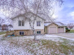 108 French Ct, Roberts, WI 54023