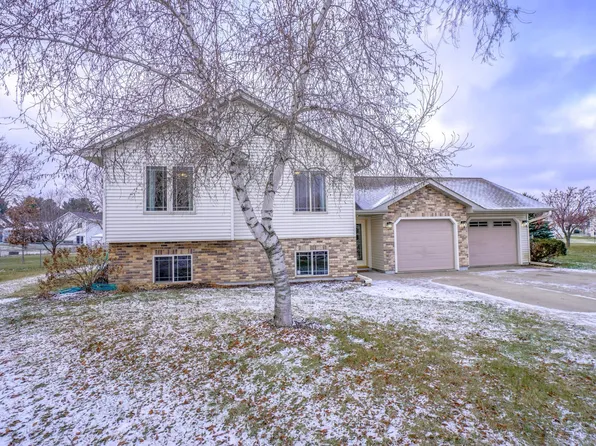 108 French Ct, Roberts, WI 54023