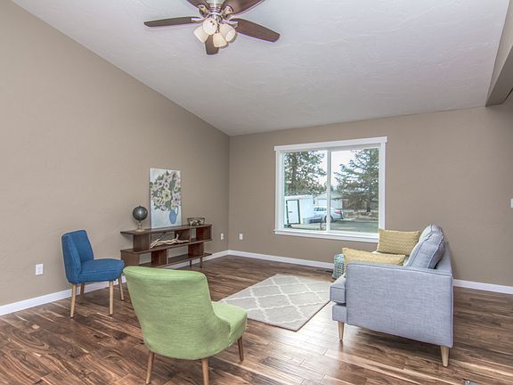 2nd image of 525 SE Gleneden Pl