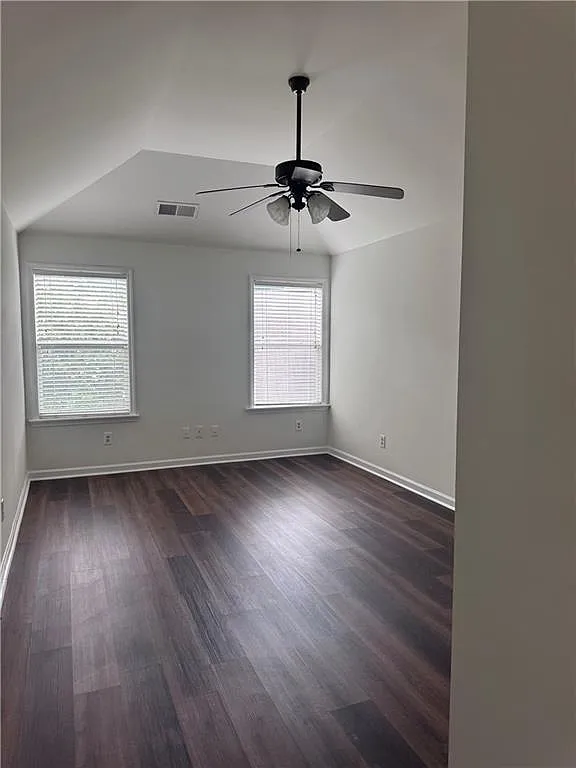6 bed, 3.5 bath, 2700 sqft, $3,500 — Photo 2