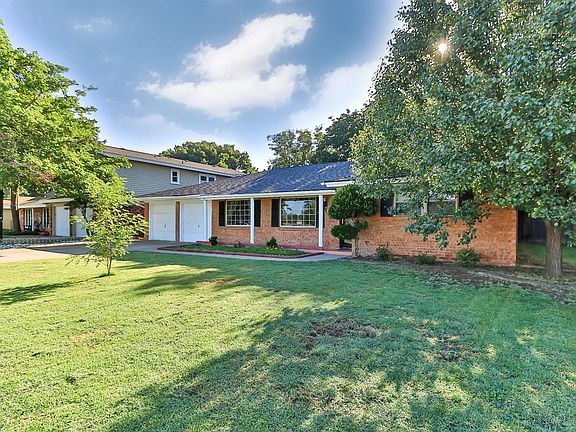 3rd image of 6909 Lynnhaven Dr
