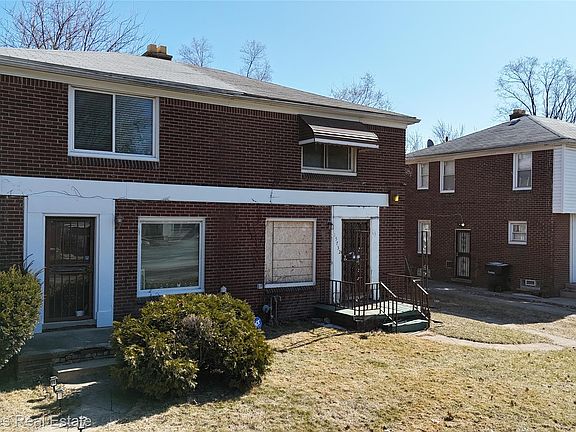 3rd image of 15732-34 Meyers Rd