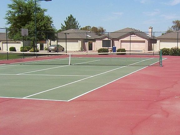 neighborhood tennis courts