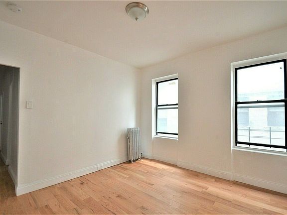 2nd image of 505 W 135th St #33