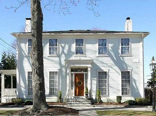 693 Hope St, Bristol, RI 02809