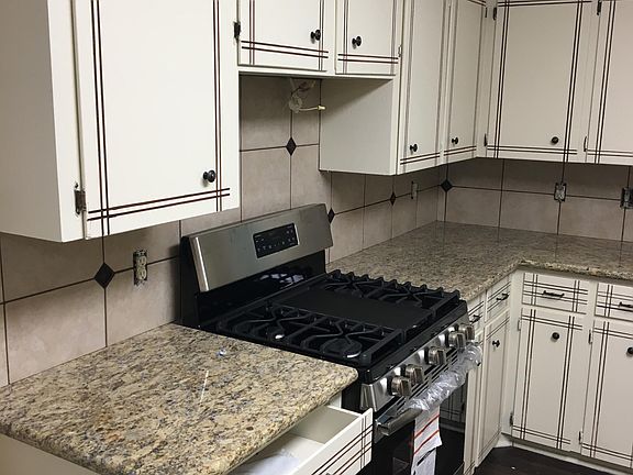 3rd image of 610 W Sealy St