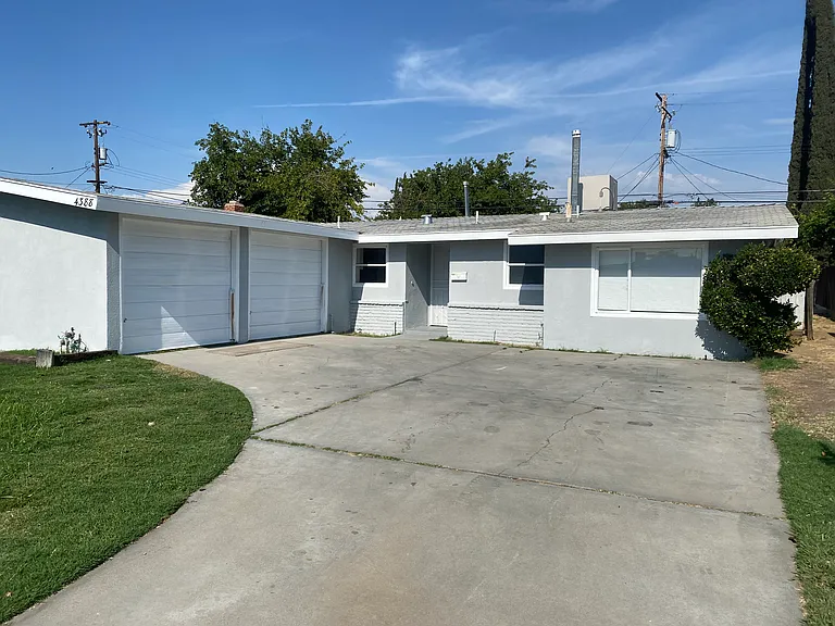 4388 N Millbrook Ave — Photo 9