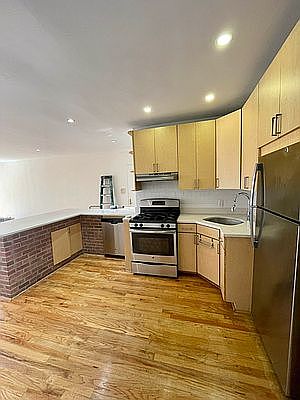 5th image of 22-03 Jackson Ave #2R