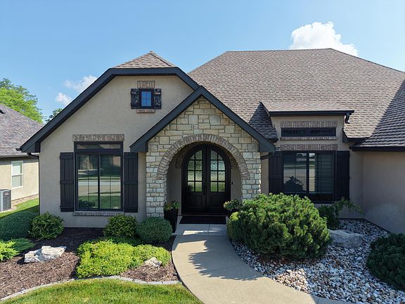 4th image of 606 Old Hawthorne Dr E