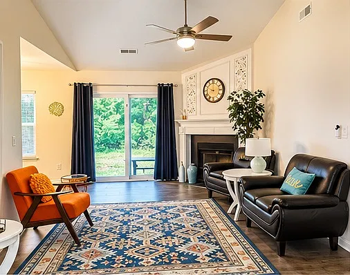 3 bed, 1685 sqft, $3,495 — Photo 2