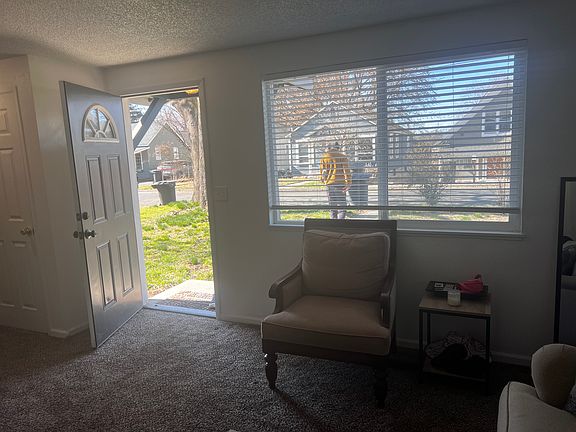 3rd image of 1040 Bonnie Brae St