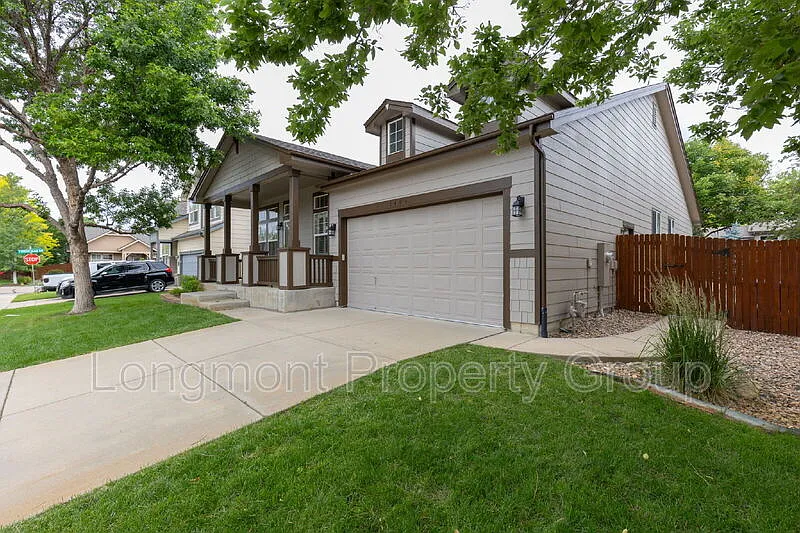 3 bed, 2.0 bath, 1860 sqft, $2,700 — Photo 3