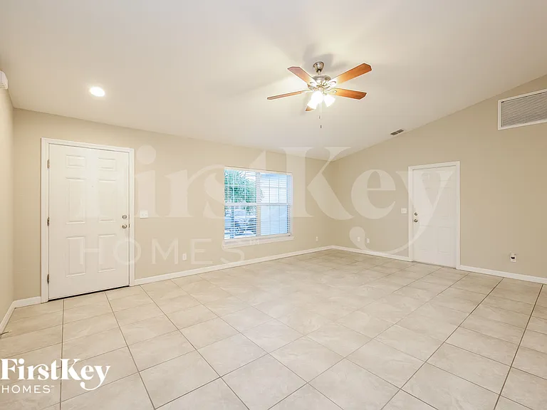 6193 Seaport St — Photo 3