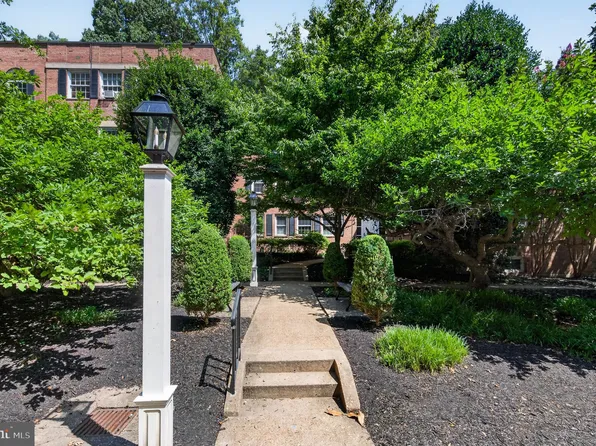 5001 10th St S APT 5, Arlington, VA 22204