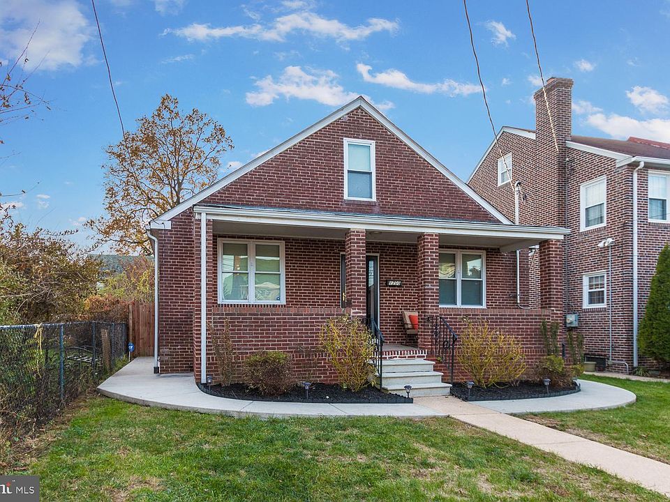 1st image of 1700 Elm St