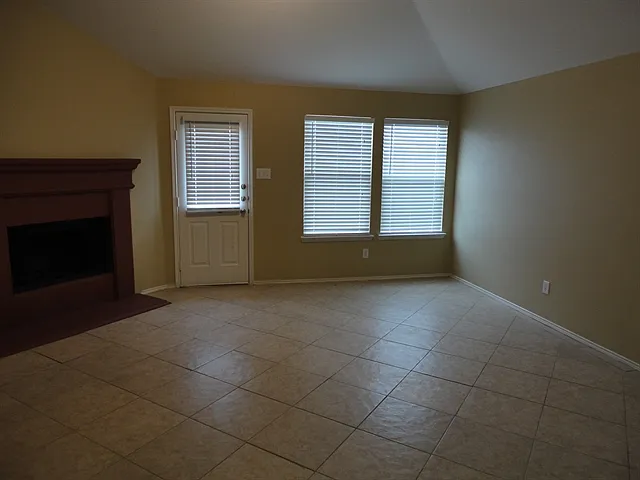 903 Plumeria Dr — Photo 4