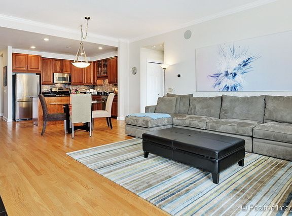 5th image of 508 W Melrose St APT 5D