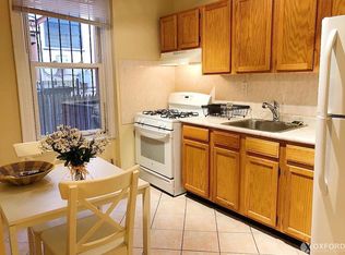 2622 18th St #1F, Astoria, NY 11102