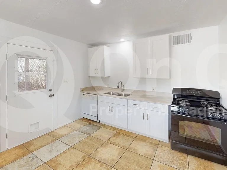 9803 N 7th Ave — Photo 2