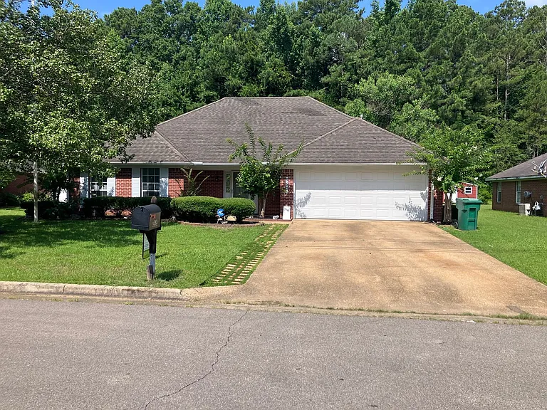 867 McNeece St — Photo 1