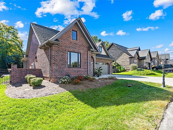 3rd image of 1140 Golden Hill Ln