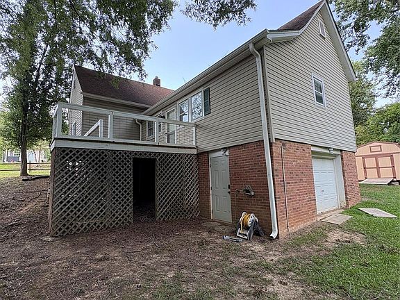 5th image of 705 Parker St