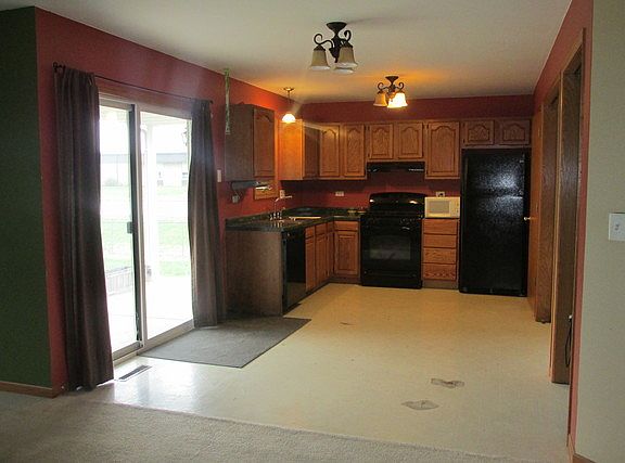 3rd image of 105 E Kross St