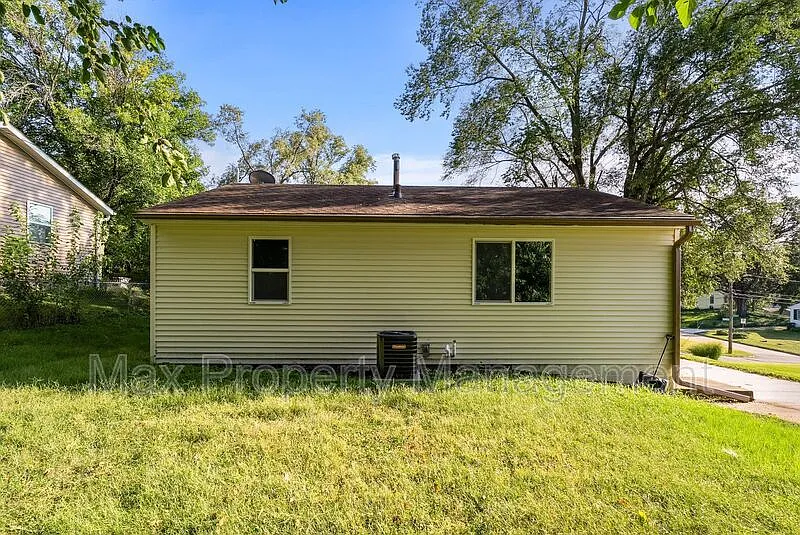 2 bed, 1.0 bath, 734 sqft, $1,500 — Photo 4