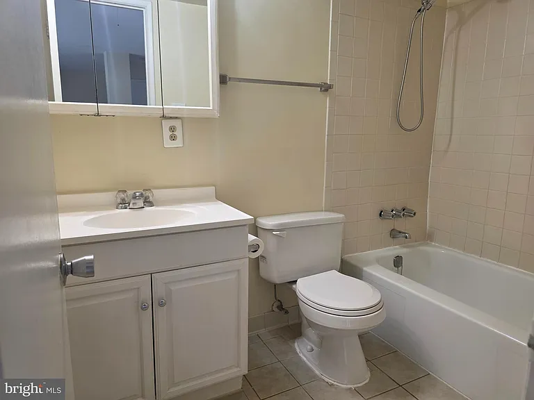15609 Dorset Rd #201 — Photo 14