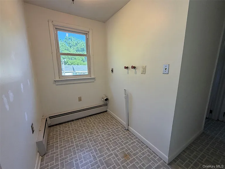 1390 Kings Hwy — Photo 14