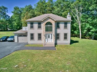 154 Bailey Dr, Bushkill, PA 18324