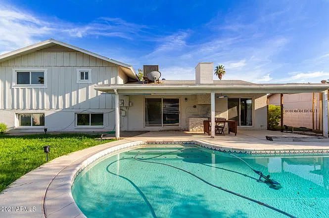 4 bed, 3.5 bath, 2500 sqft, $3,495 — Photo 3