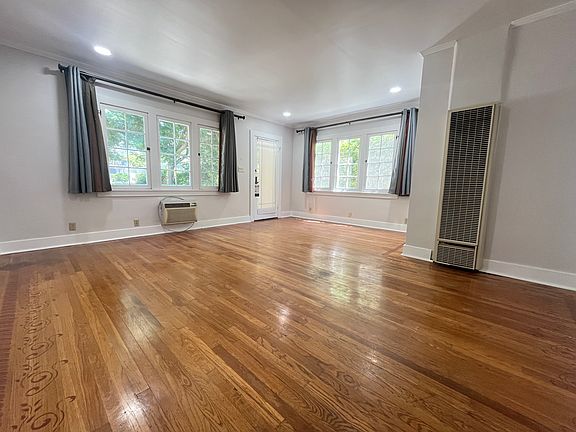 3rd image of 1129 Pine St