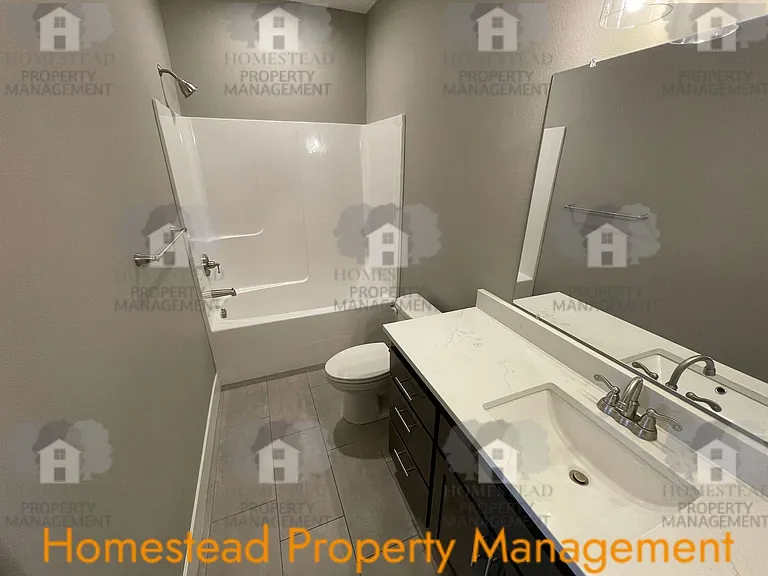 463 NE Cedar St — Photo 14