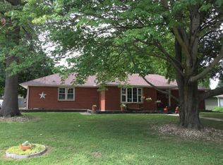 1023 S Whippoorwill Dr, Marshall, MO 65340