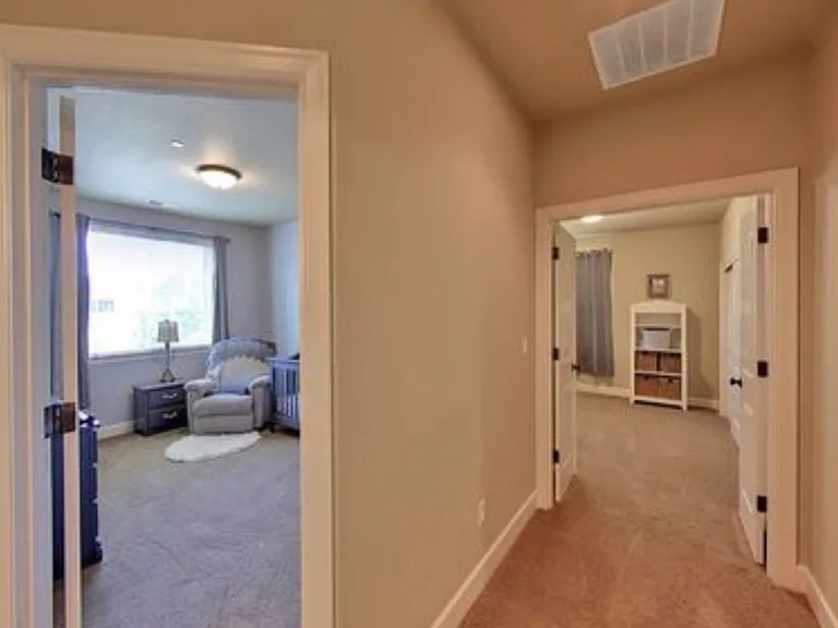 11543 NW Knightsview Ln — Photo 8