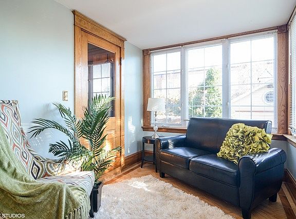 4th image of 409 N Evergreen Ave