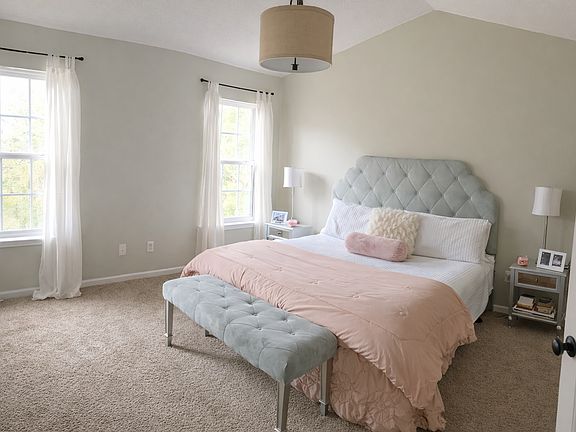 5th image of 303 Rivereen Way