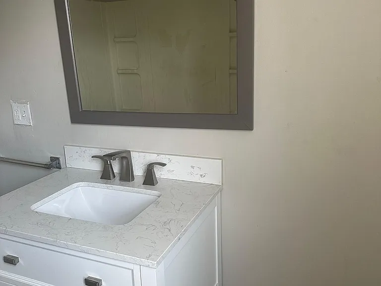798 E Whittier St — Photo 10