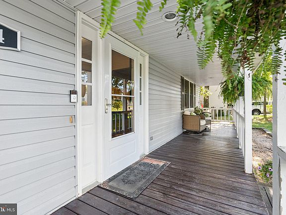 2nd image of 114 Bell Haven Cir