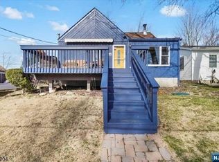 114 Race Track Dr, Hewitt, NJ 07421