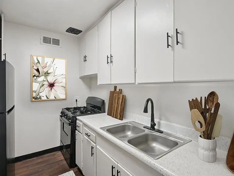 Ellis Midtown — Photo 65