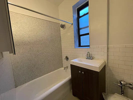 Rented by Hillel Realty Group | media 36