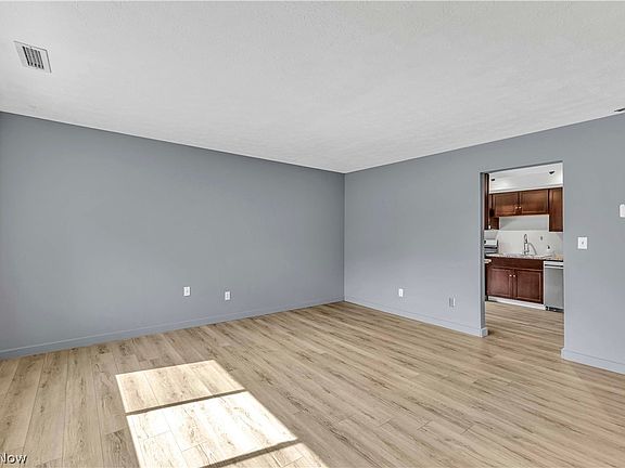 5th image of 26636 Lake Of The Falls Blvd