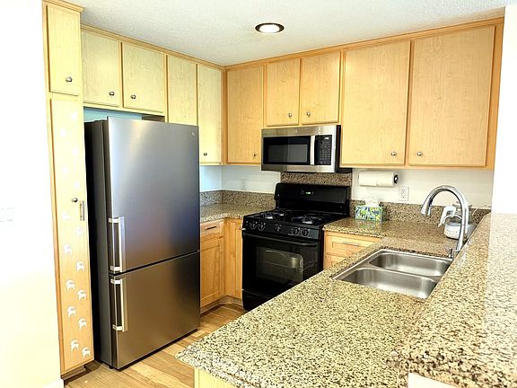 5th image of 160 S Hudson Ave Unit 215