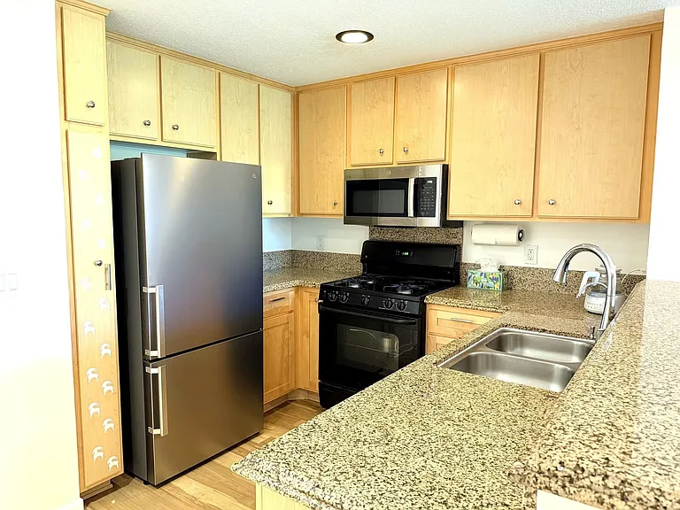 160 S Hudson Ave #215 — Photo 5