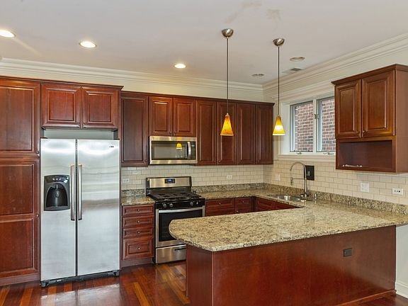 3rd image of 2709 W Bryn Mawr Ave APT 2