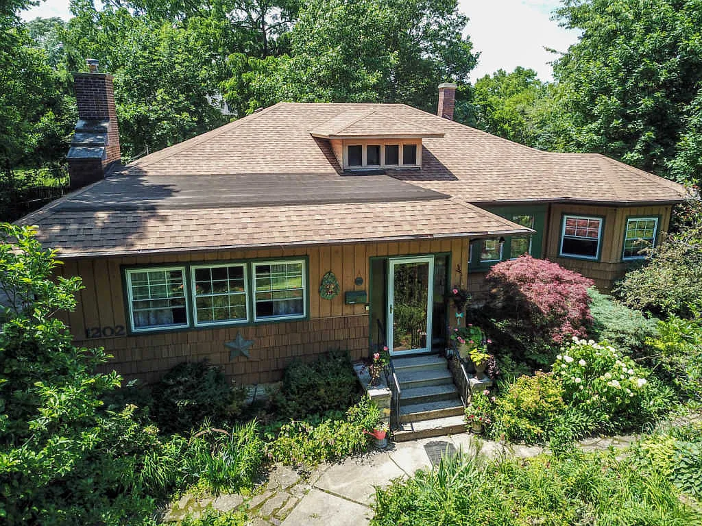 1202 W Park Front St photo 1
