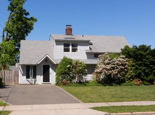 48 Foster Ln, Westbury, NY 11590