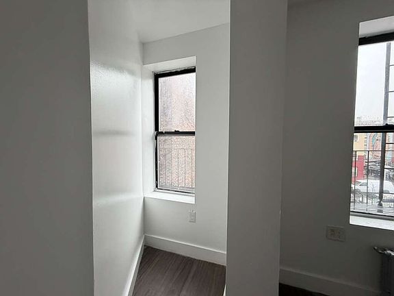 4th image of 3007 3rd Ave #3